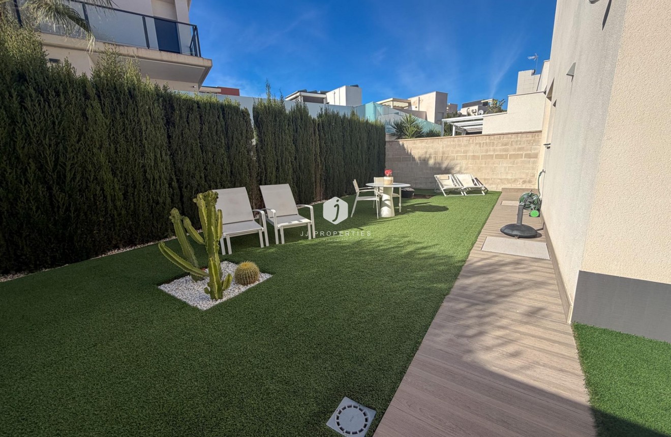 Segunda mano - Villa -
San Miguel de Salinas - Bellavista