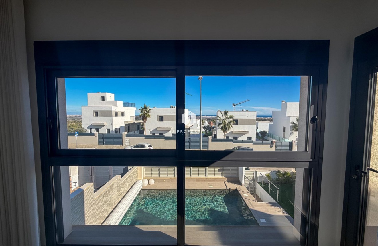 Segunda mano - Villa -
San Miguel de Salinas - Bellavista