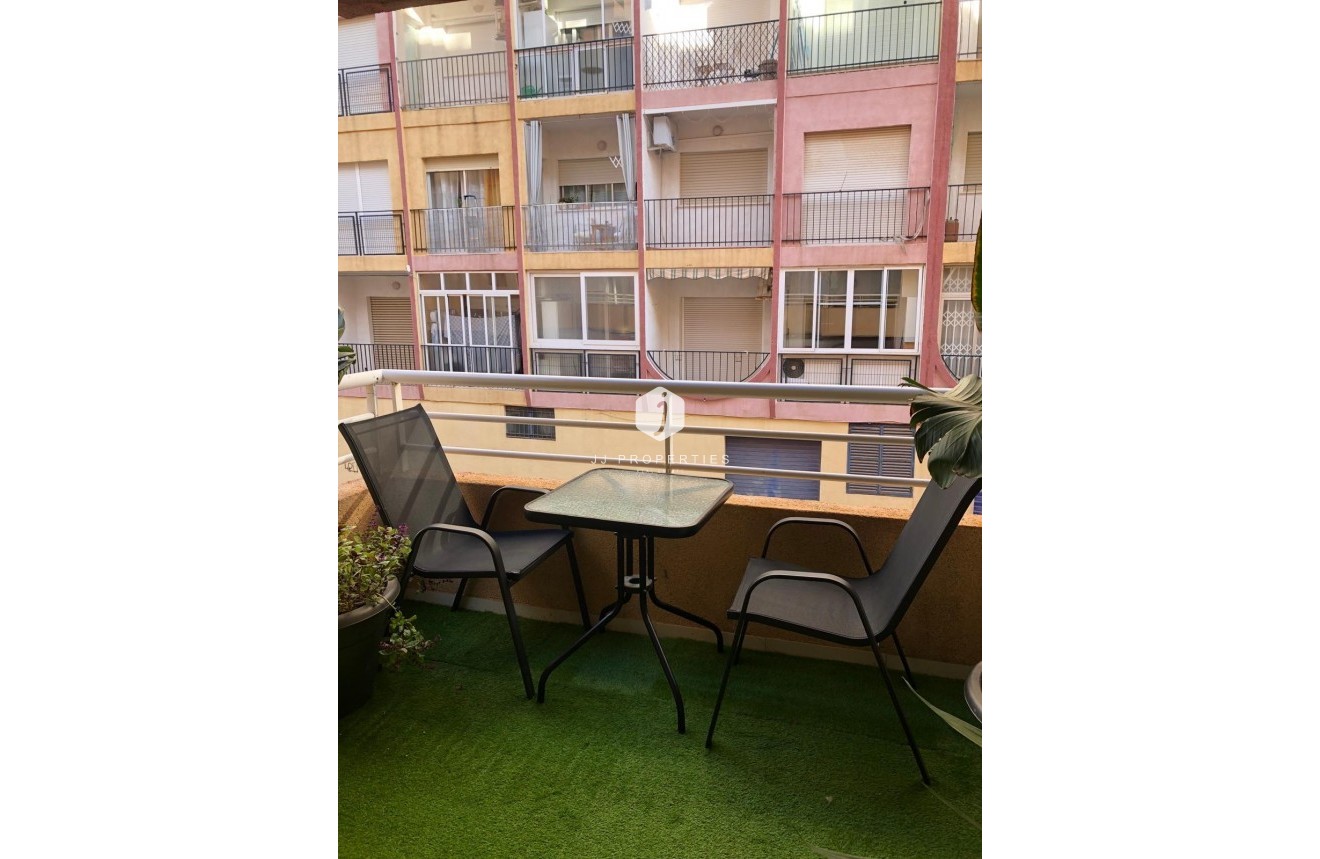 Z drugiej ręki - Mieszkanie w bloku -
Torrevieja