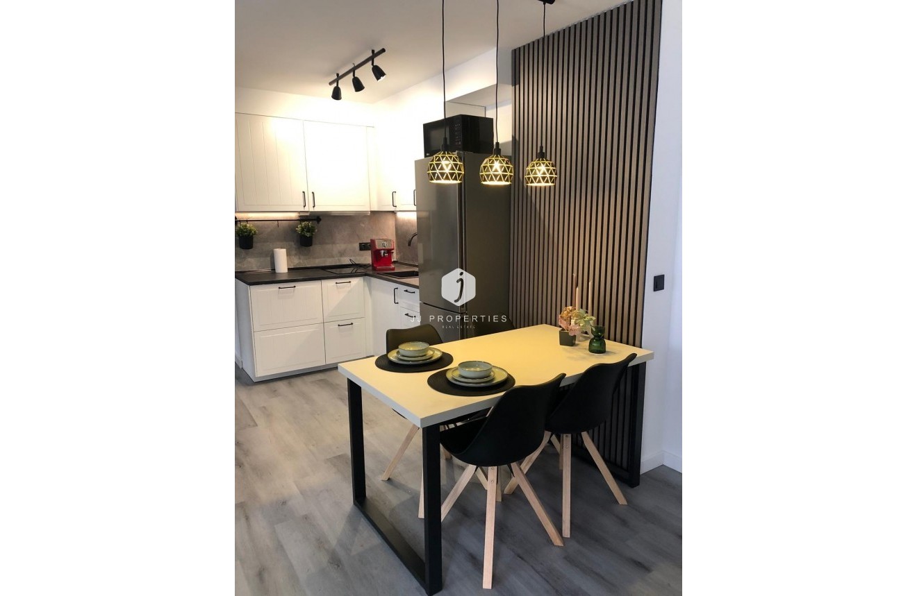 Z drugiej ręki - Mieszkanie w bloku -
Torrevieja