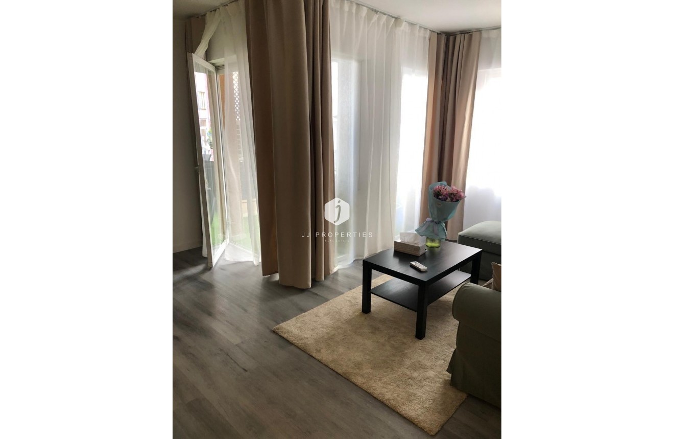 Z drugiej ręki - Mieszkanie w bloku -
Torrevieja