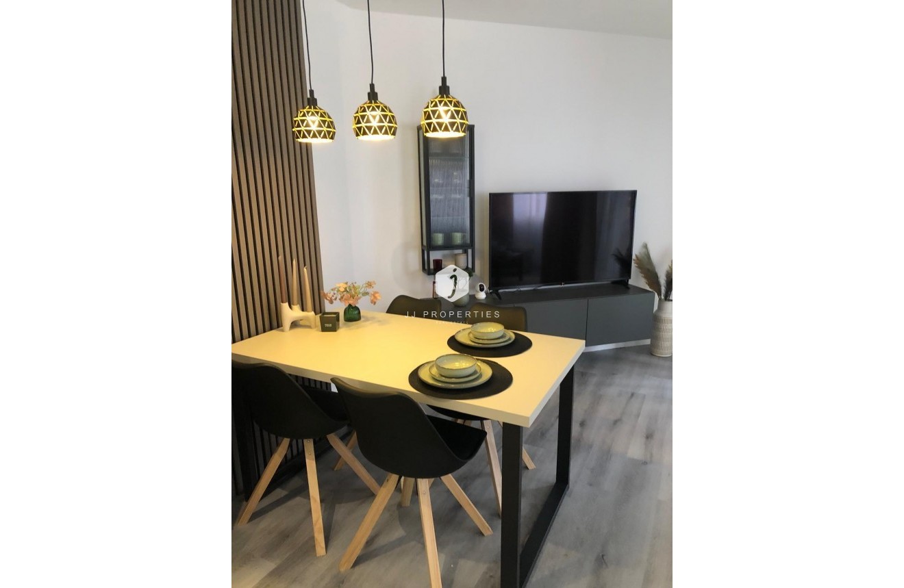 Z drugiej ręki - Mieszkanie w bloku -
Torrevieja