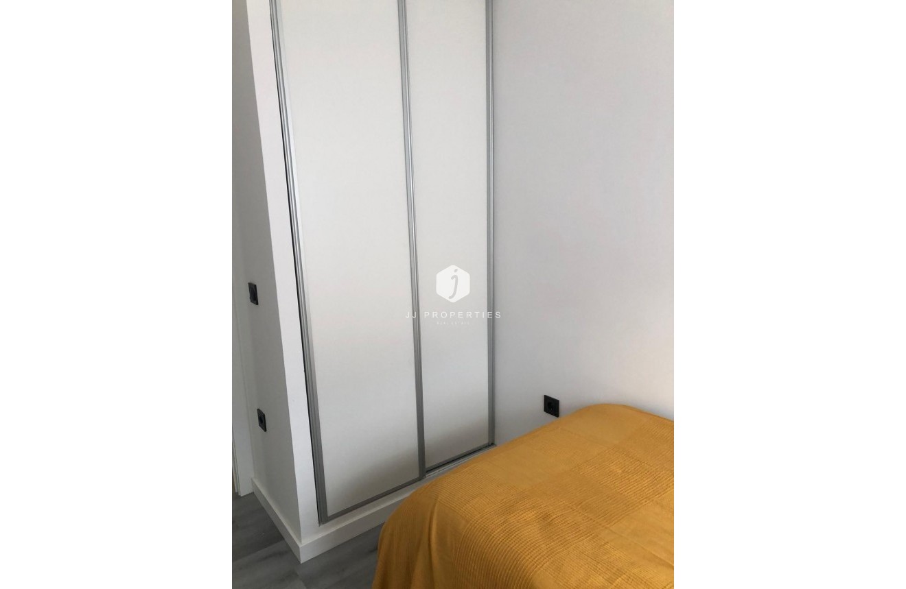 Z drugiej ręki - Mieszkanie w bloku -
Torrevieja