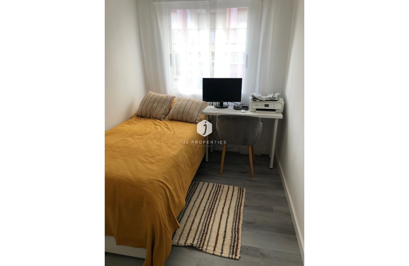 Z drugiej ręki - Mieszkanie w bloku -
Torrevieja