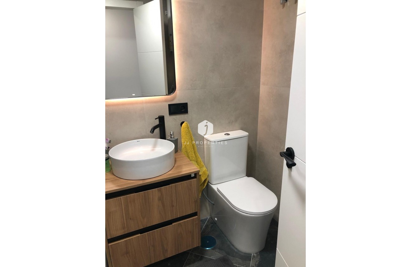 Z drugiej ręki - Mieszkanie w bloku -
Torrevieja