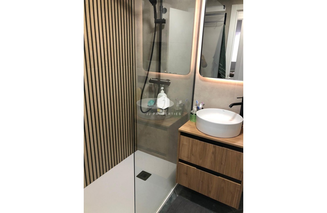 Z drugiej ręki - Mieszkanie w bloku -
Torrevieja