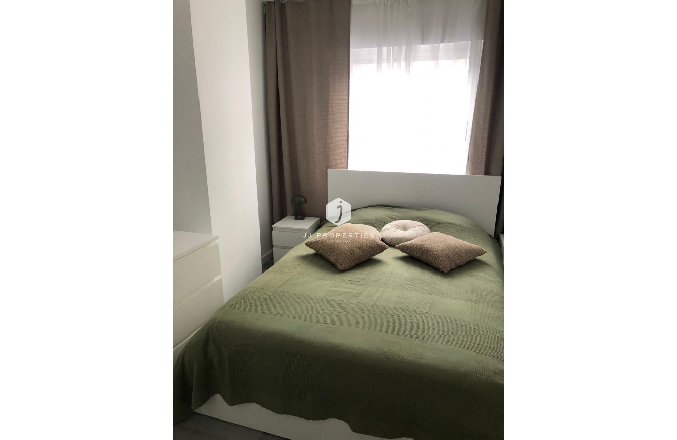 Z drugiej ręki - Mieszkanie w bloku -
Torrevieja