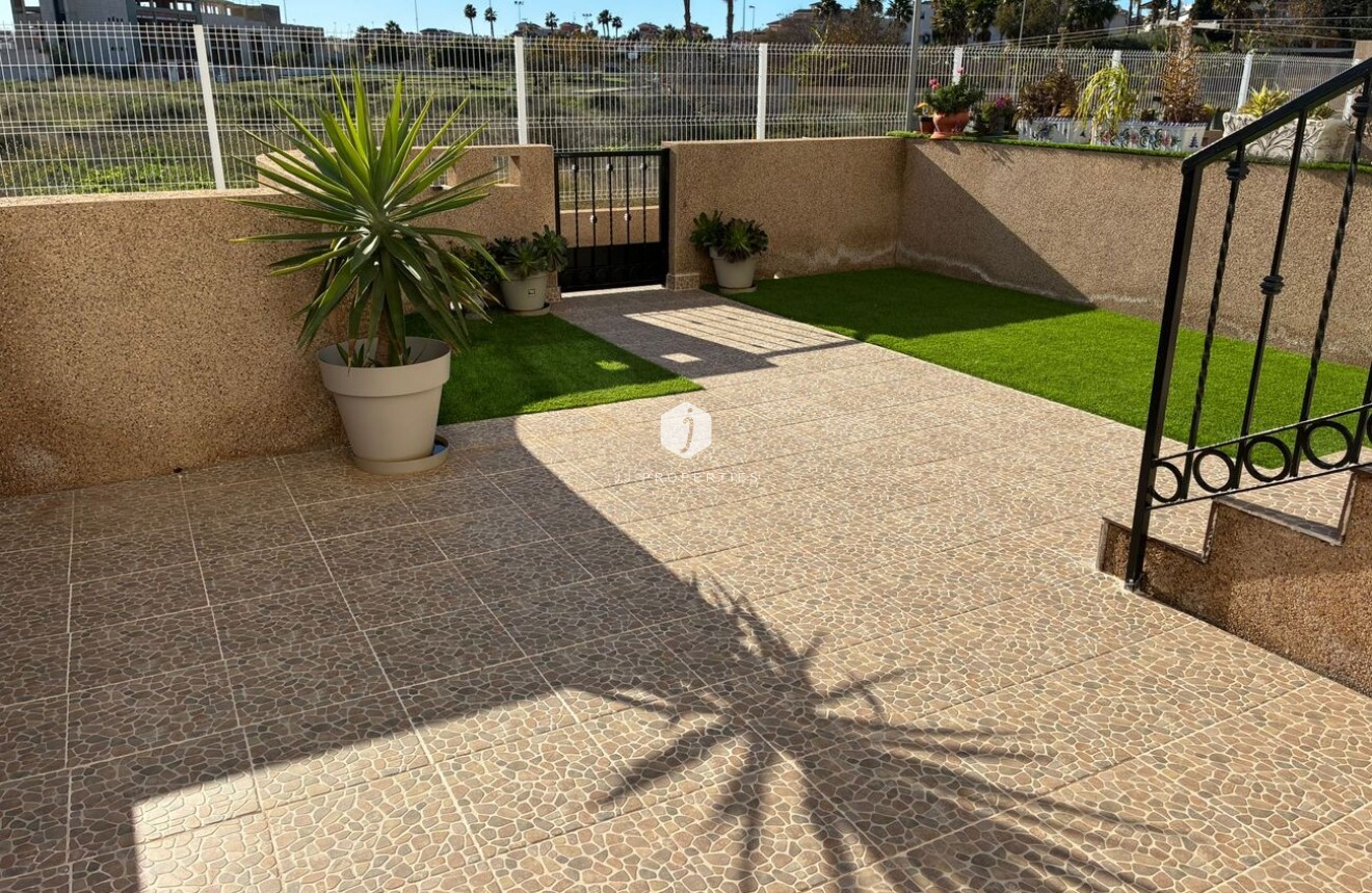 Segunda mano - Apartamento / piso -
Punta Prima - Costa Blanca