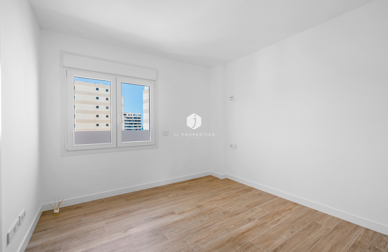 Resale - Apartment / flat -
Punta Prima - Costa Blanca