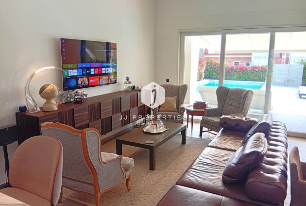 Resale - Villa -
La Finca Golf Resort - Inland