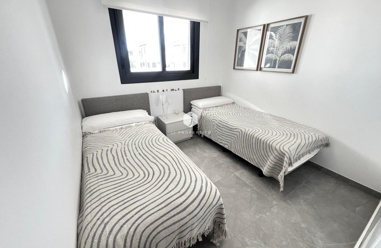 Segunda mano - Apartamento / piso -
Playa Flamenca - Costa Blanca