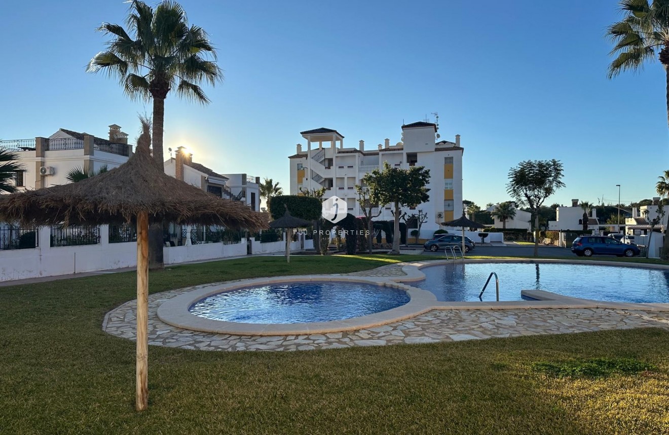 Resale - Apartment / flat -
Campoamor - Costa Blanca