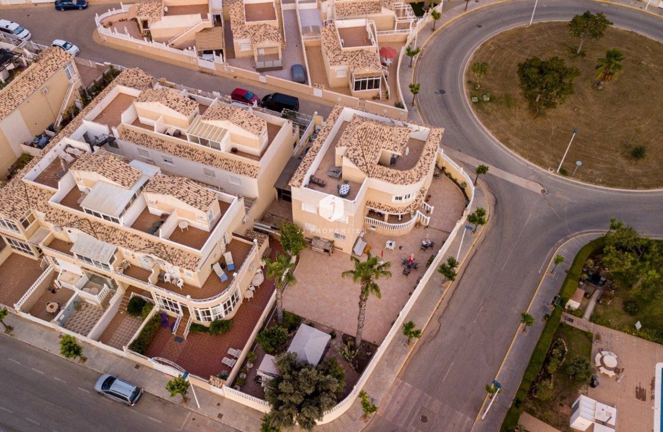 Aus zweiter Hand - Villa -
Torrevieja - La Siesta - El Salado - Torreta