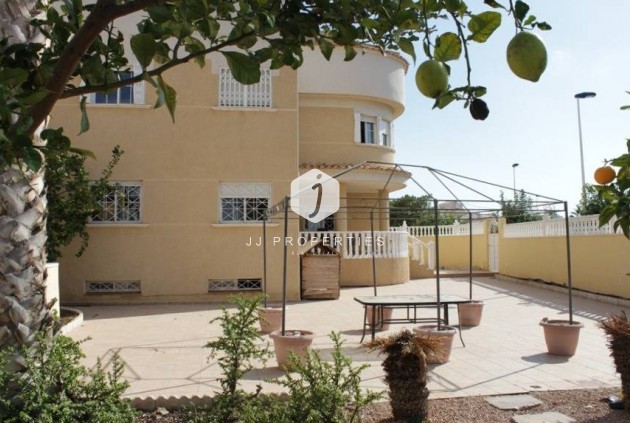 Aus zweiter Hand - Villa -
Torrevieja - La Siesta - El Salado - Torreta