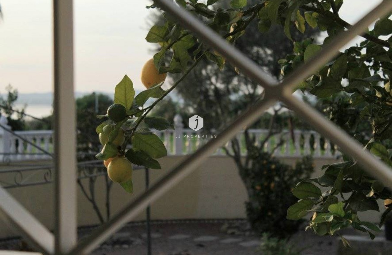 Aus zweiter Hand - Villa -
Torrevieja - La Siesta - El Salado - Torreta