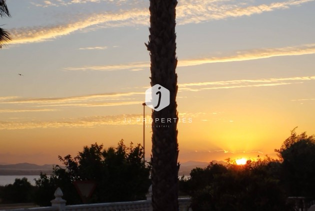 Aus zweiter Hand - Villa -
Torrevieja - La Siesta - El Salado - Torreta