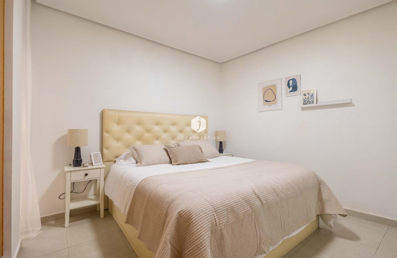 Segunda mano - Apartamento / piso -
Torrevieja - Centro