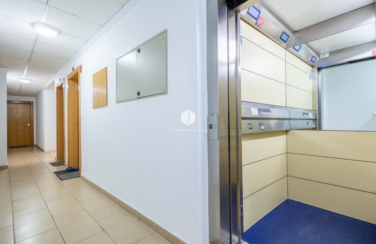 Segunda mano - Apartamento / piso -
Torrevieja - Centro