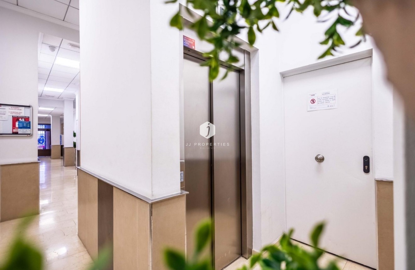 Segunda mano - Apartamento / piso -
Torrevieja - Centro