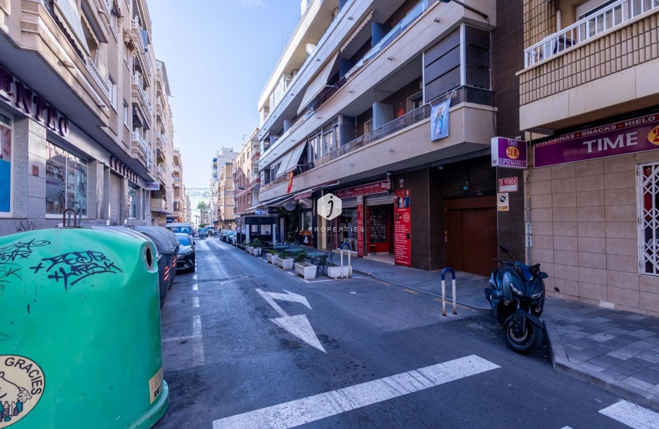 Segunda mano - Apartamento / piso -
Torrevieja - Centro
