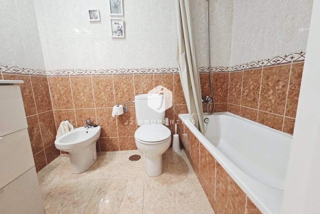 Segunda mano - Apartamento / piso -
Torrevieja - PARQUE DE LAS NACIONES