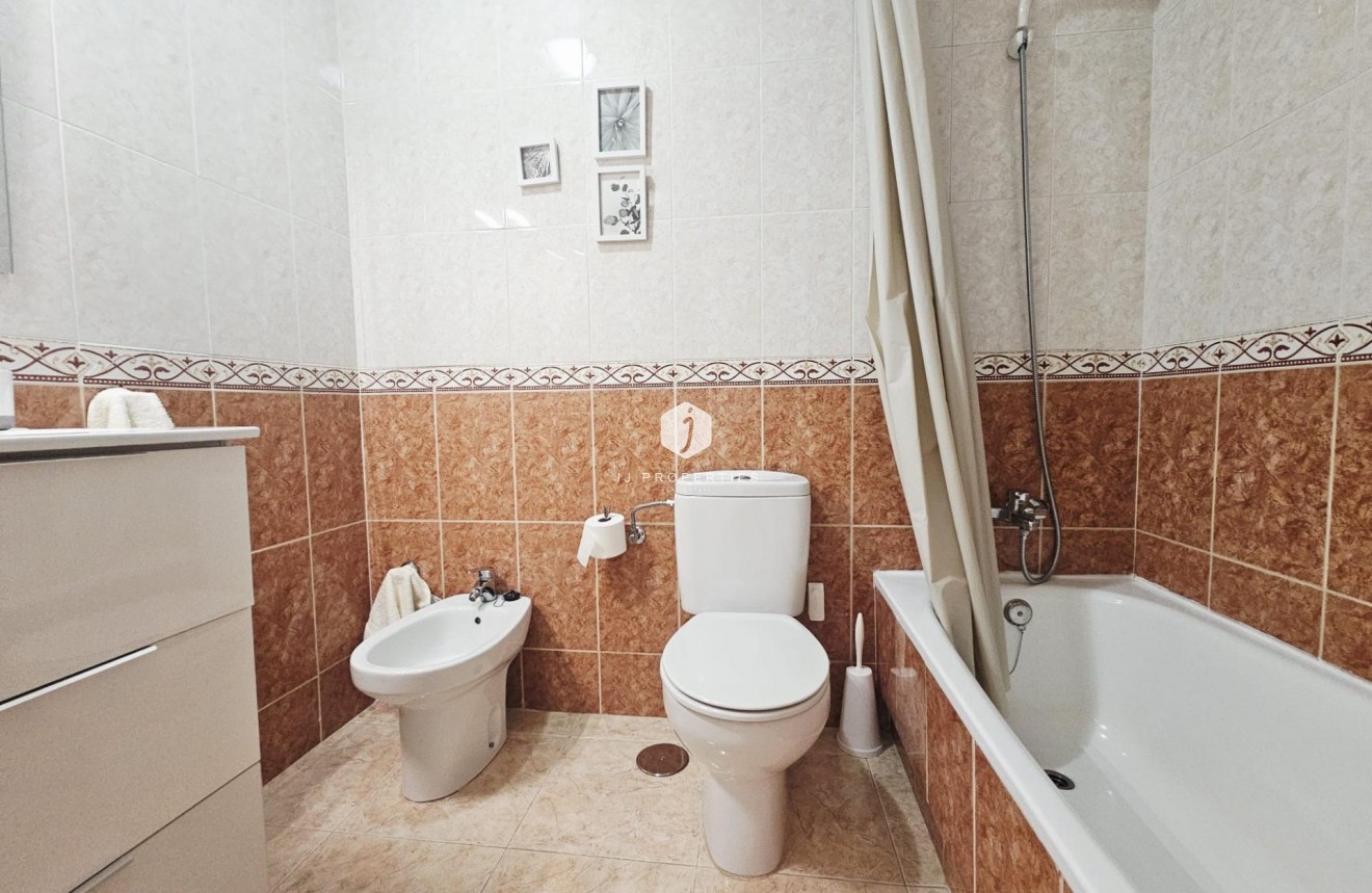 Segunda mano - Apartamento / piso -
Torrevieja - PARQUE DE LAS NACIONES