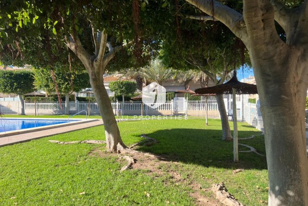 Resale - Chalet -
Orihuela Costa - Costa Blanca