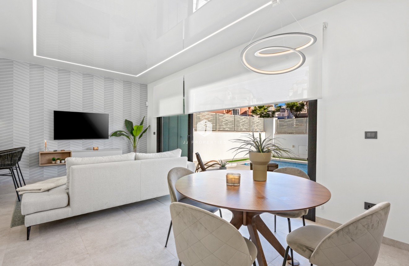 Resale - Villa -
Orihuela Costa - Costa Blanca