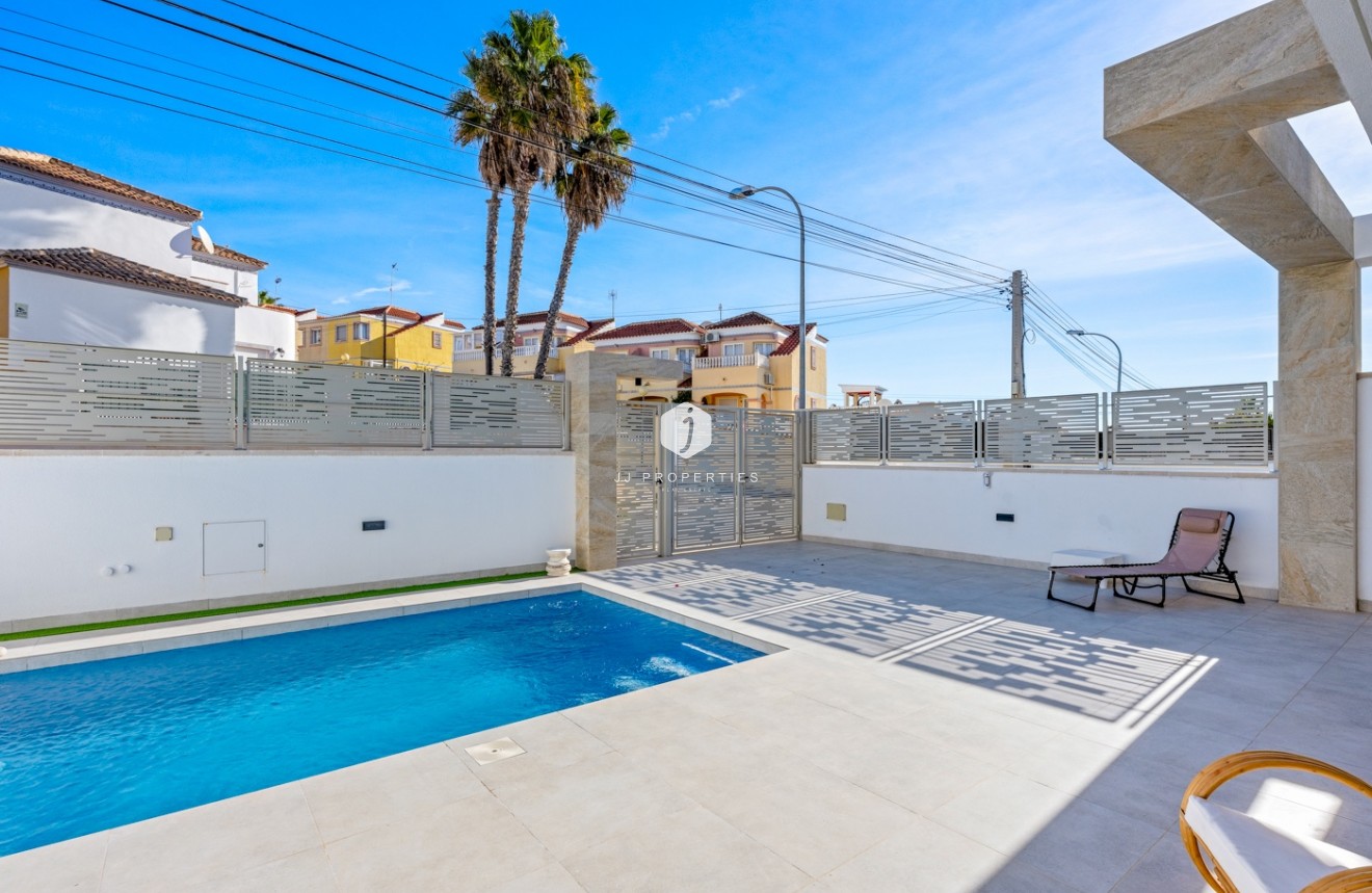 Resale - Villa -
Orihuela Costa - Costa Blanca