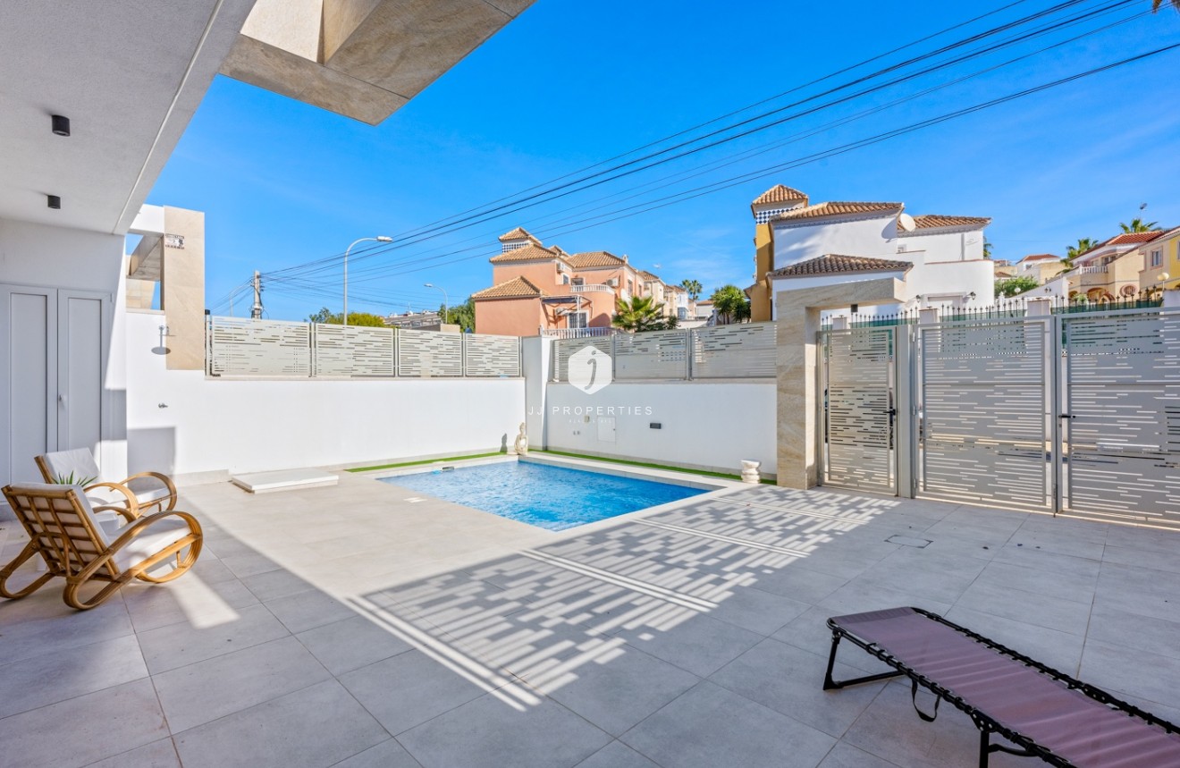 Resale - Villa -
Orihuela Costa - Costa Blanca