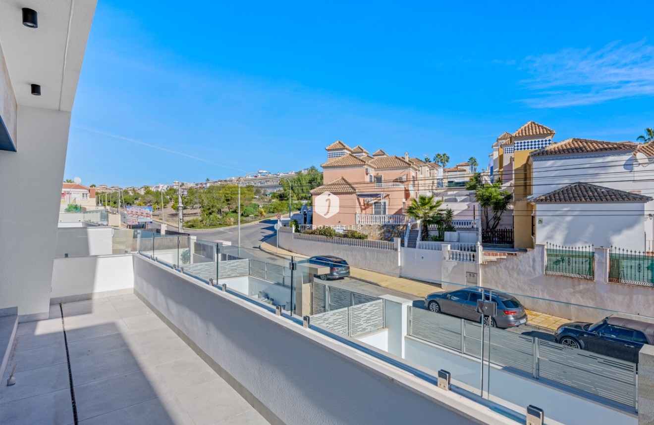 Resale - Villa -
Orihuela Costa - Costa Blanca