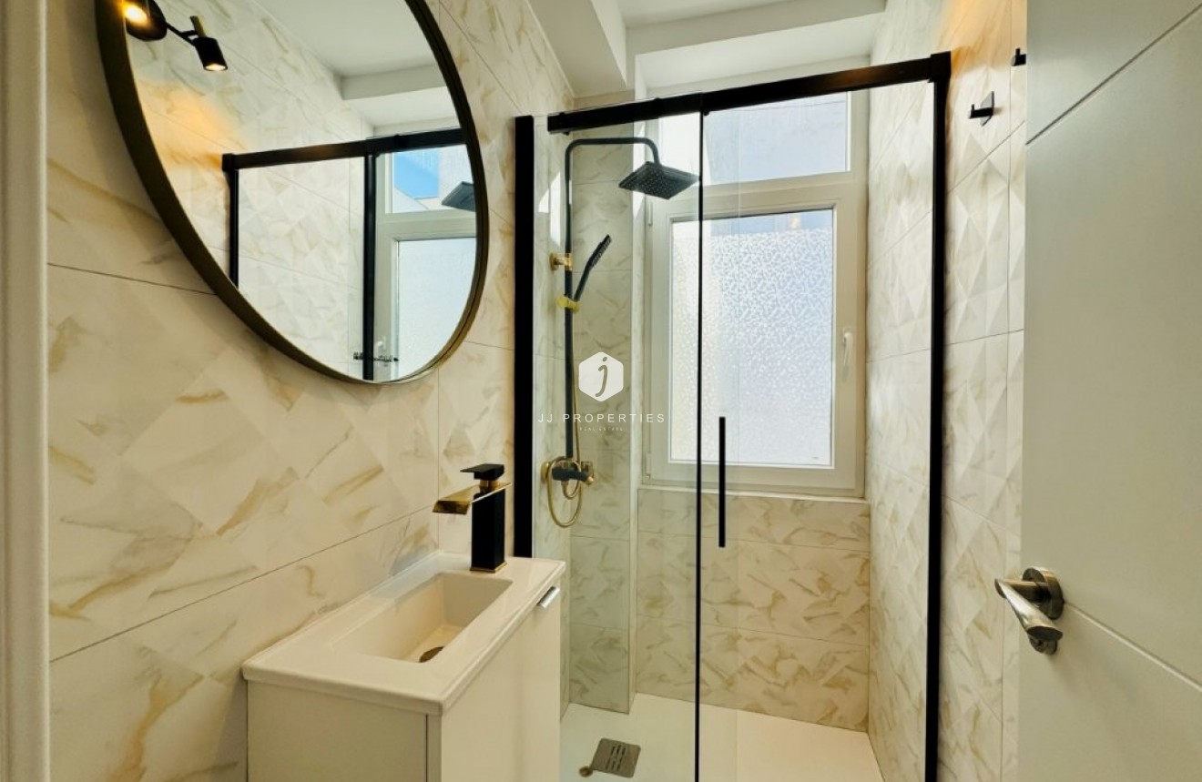 Resale - Apartment / flat -
La Mata - Costa Blanca