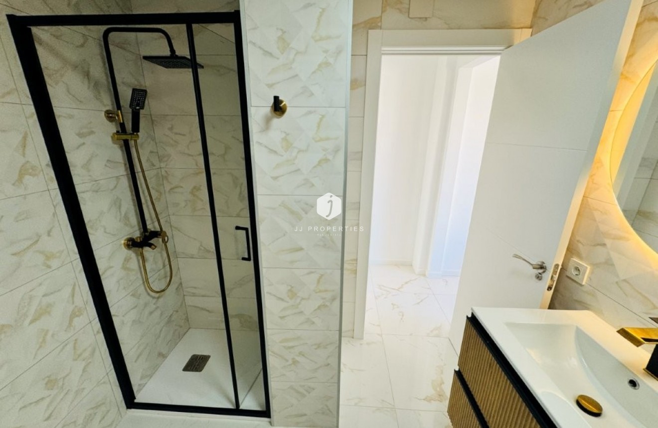 Resale - Apartment / flat -
La Mata - Costa Blanca