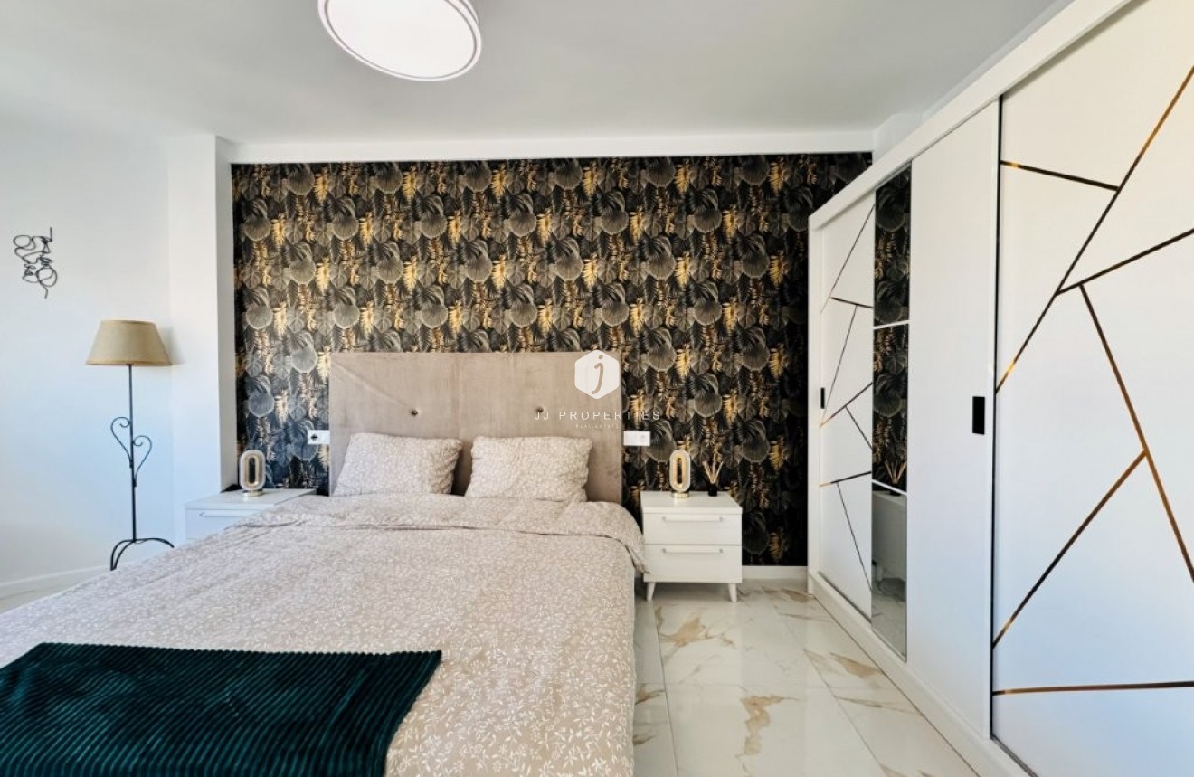 Resale - Apartment / flat -
La Mata - Costa Blanca