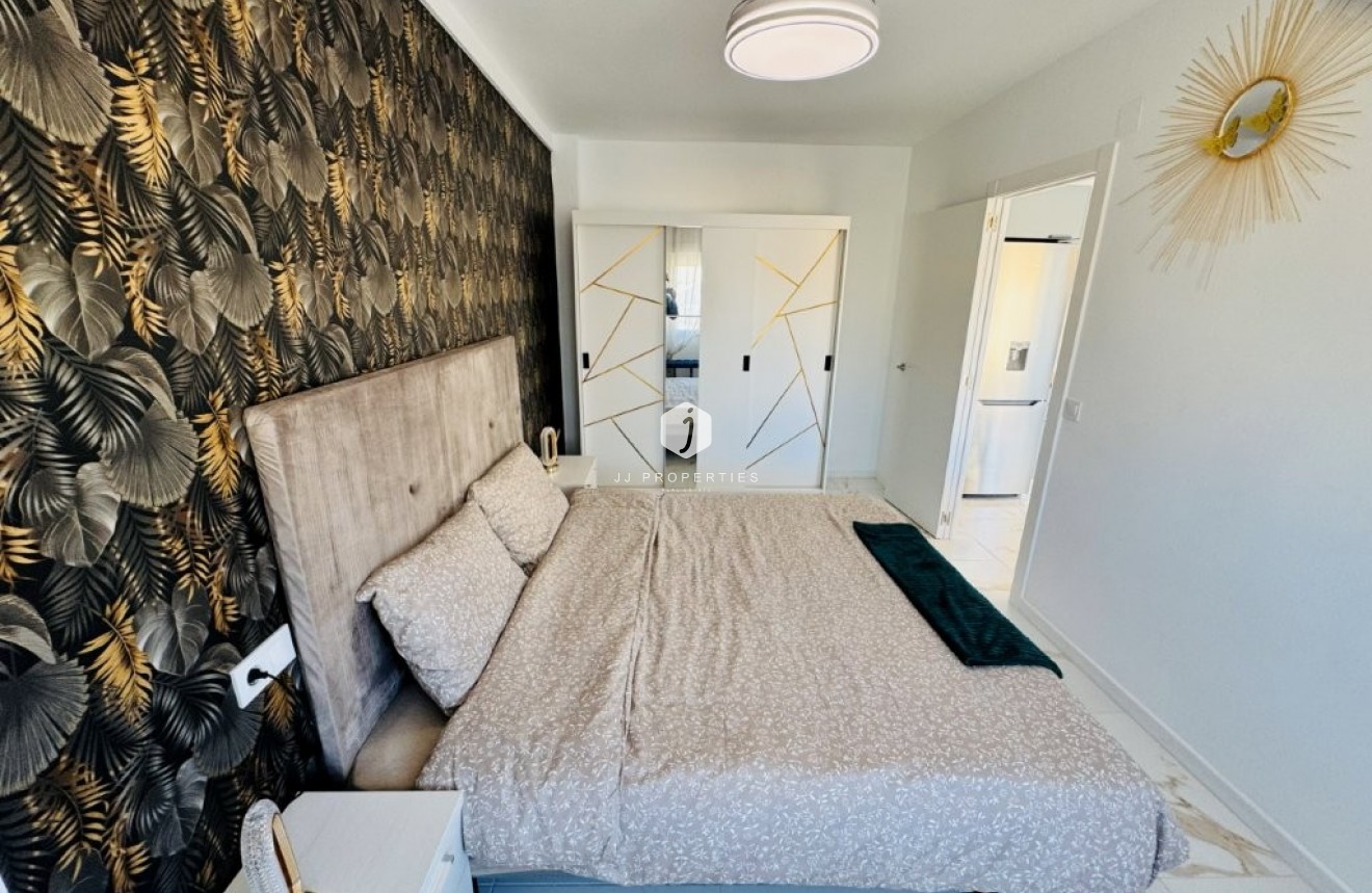 Resale - Apartment / flat -
La Mata - Costa Blanca