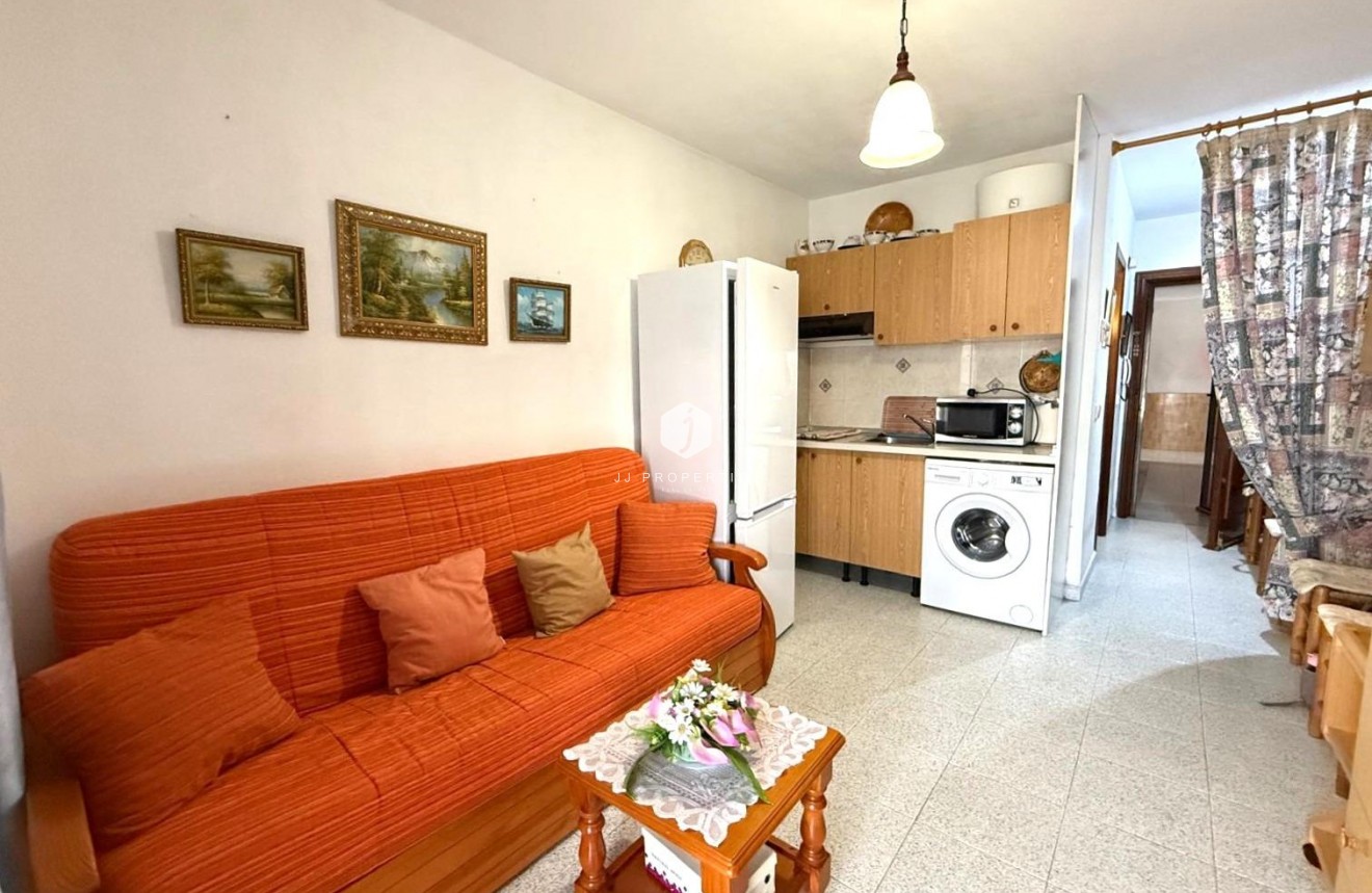 Resale - Apartment / flat -
Torrevieja - Centro