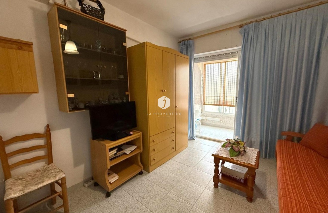 Resale - Apartment / flat -
Torrevieja - Centro