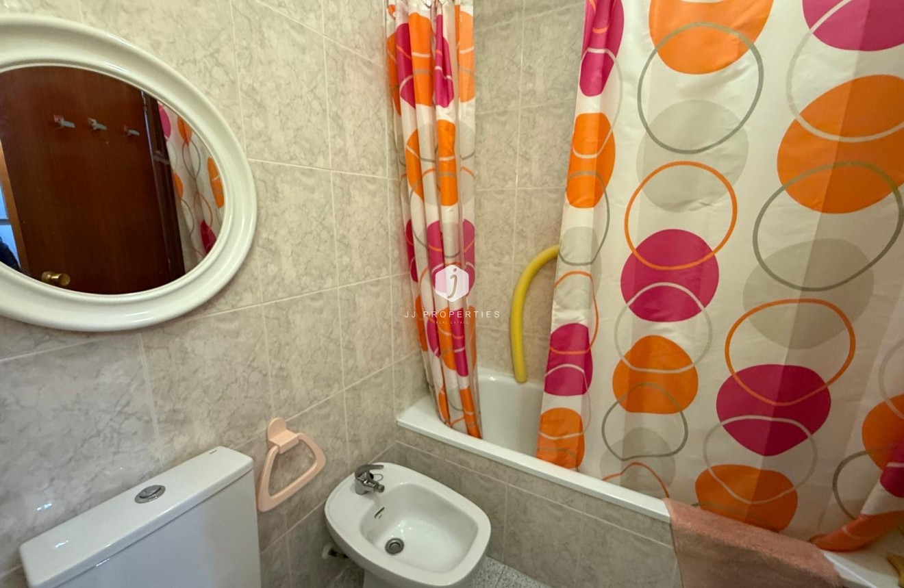 Resale - Apartment / flat -
Torrevieja - Centro