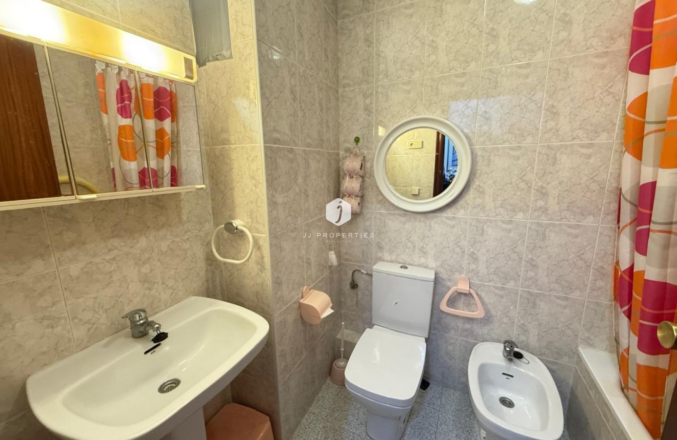 Resale - Apartment / flat -
Torrevieja - Centro