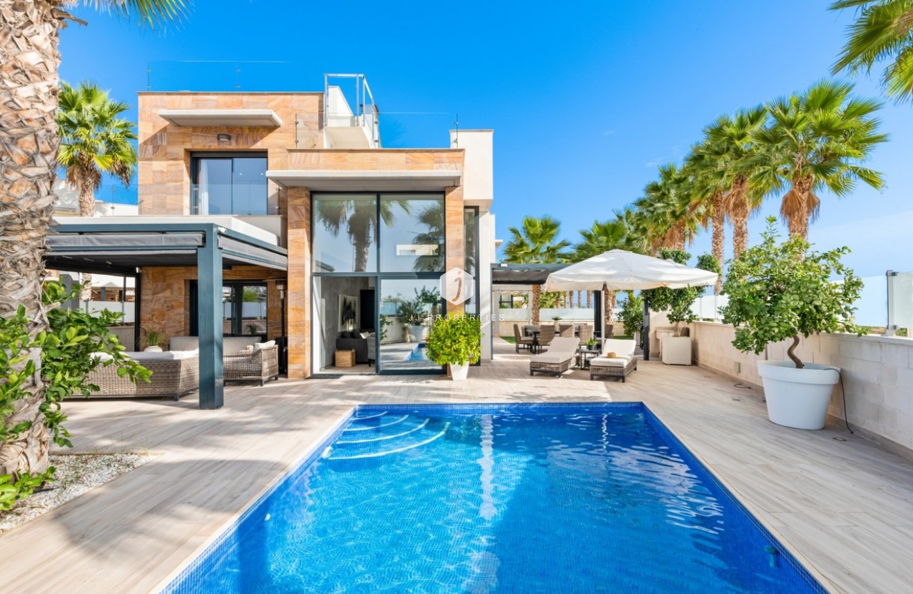 Aus zweiter Hand - Villa -
Cabo Roig - Costa Blanca