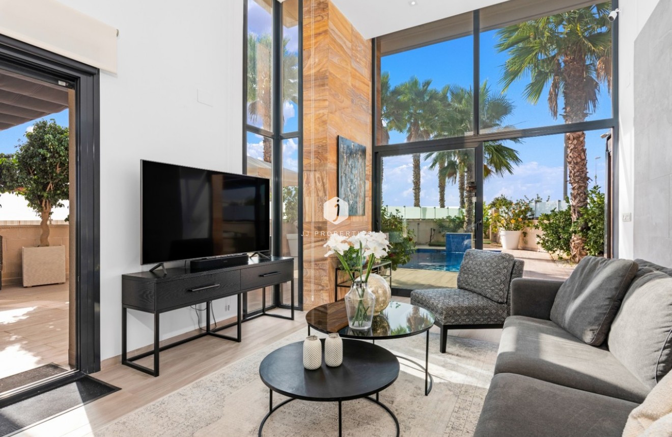 Aus zweiter Hand - Villa -
Cabo Roig - Costa Blanca