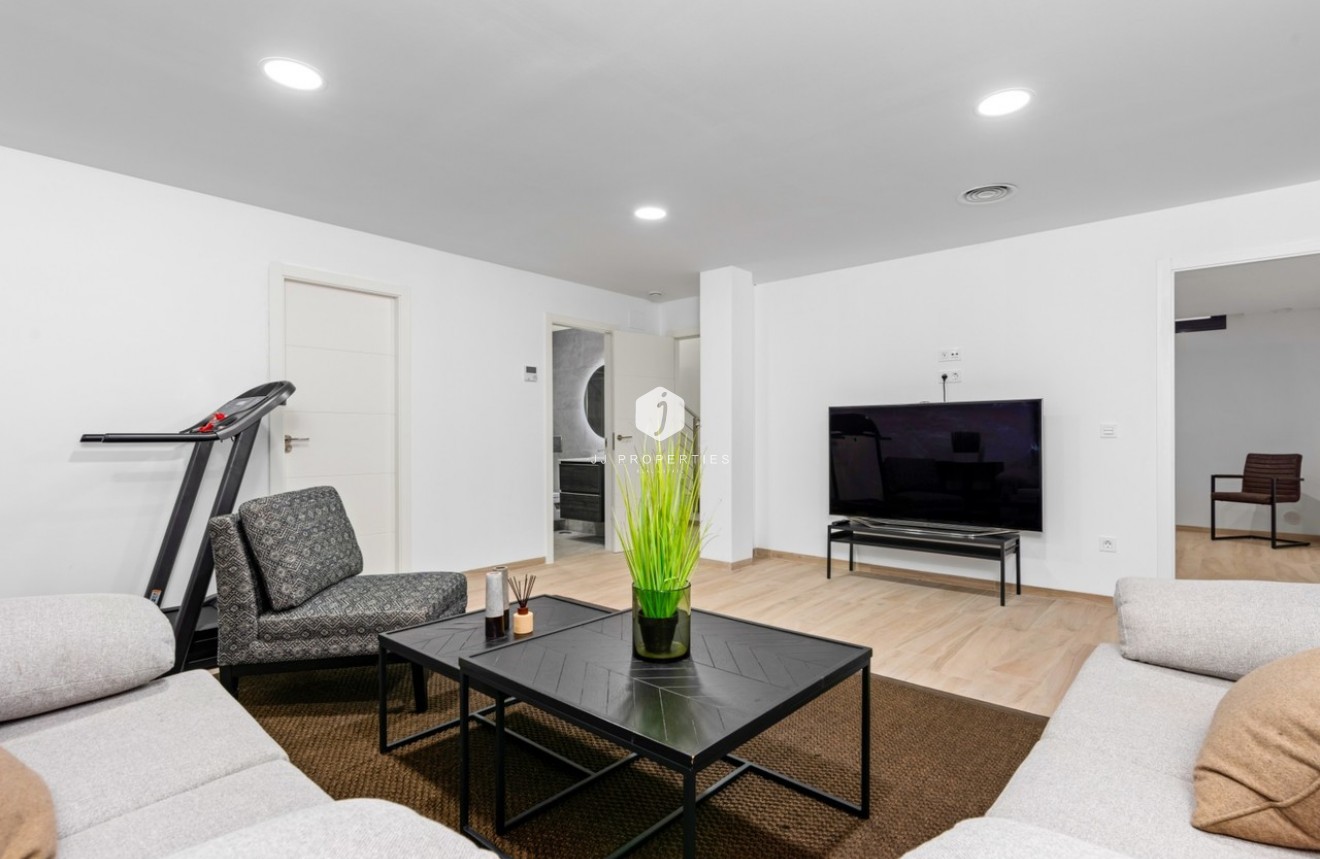 Aus zweiter Hand - Villa -
Cabo Roig - Costa Blanca