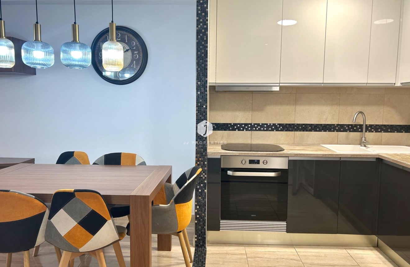 D'occasion - Appartement -
Torrevieja - Playa del Cura