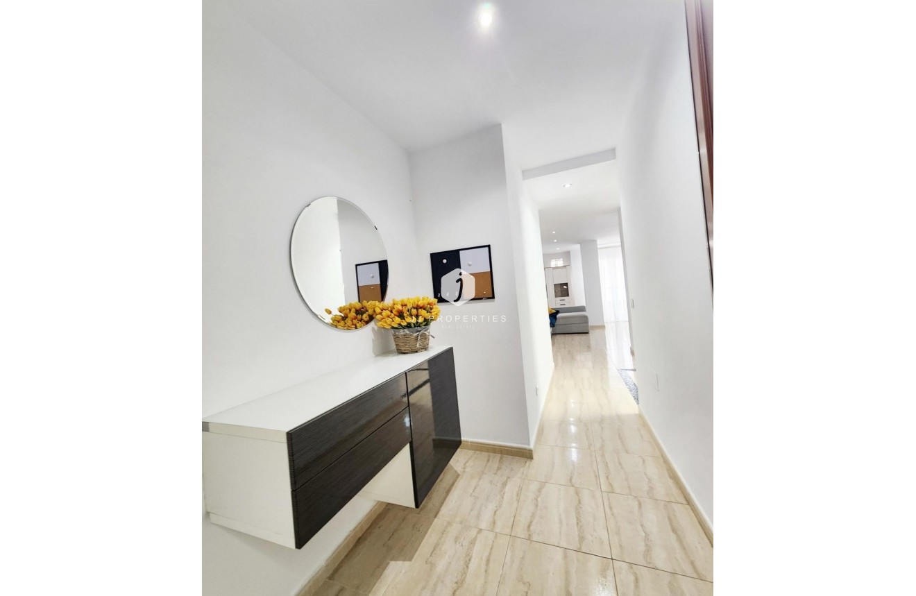 D'occasion - Appartement -
Torrevieja - Playa del Cura