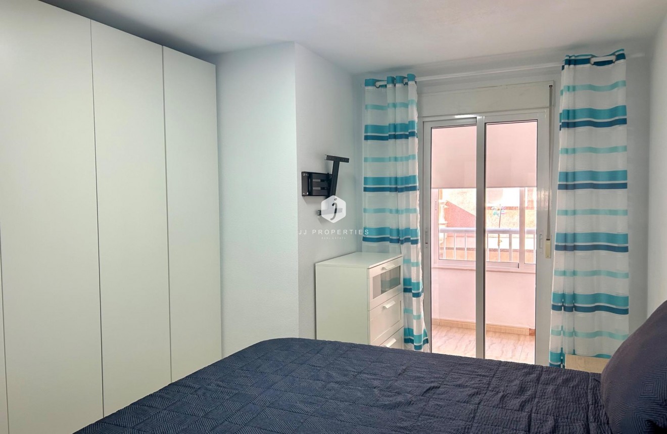 D'occasion - Appartement -
Torrevieja - Playa del Cura