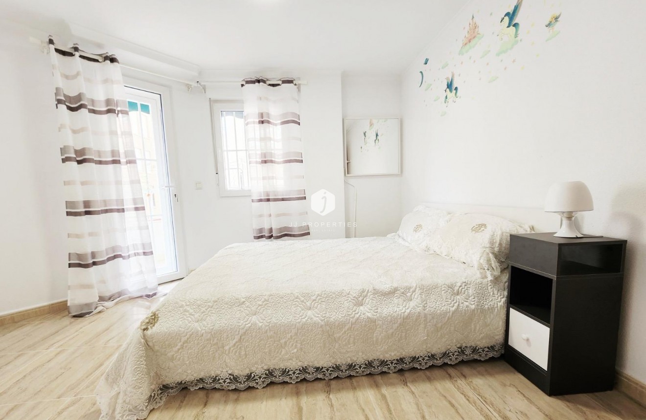 D'occasion - Appartement -
Torrevieja - Playa del Cura