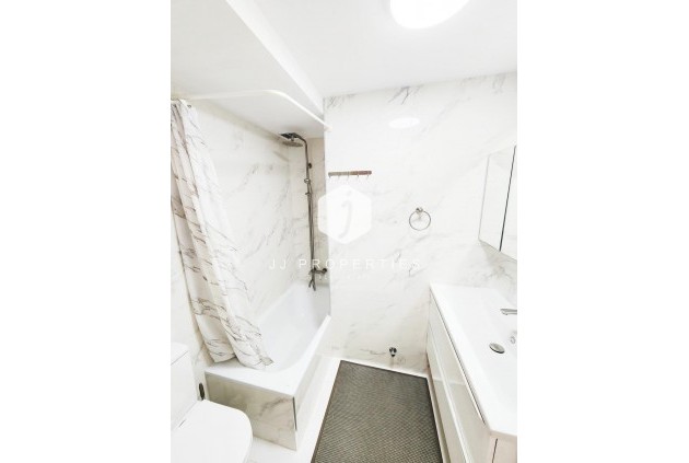 D'occasion - Appartement -
Torrevieja - Playa del Cura