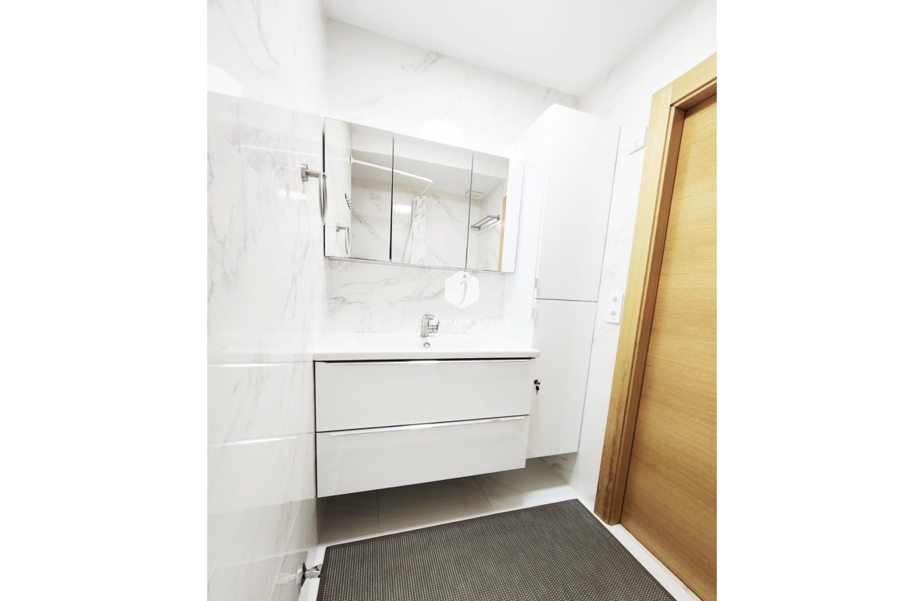 D'occasion - Appartement -
Torrevieja - Playa del Cura