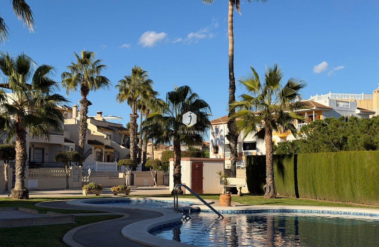 Resale - Chalet -
Orihuela Costa - Playa Flamenca