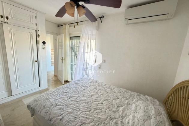 Resale - Chalet -
Orihuela Costa - Playa Flamenca